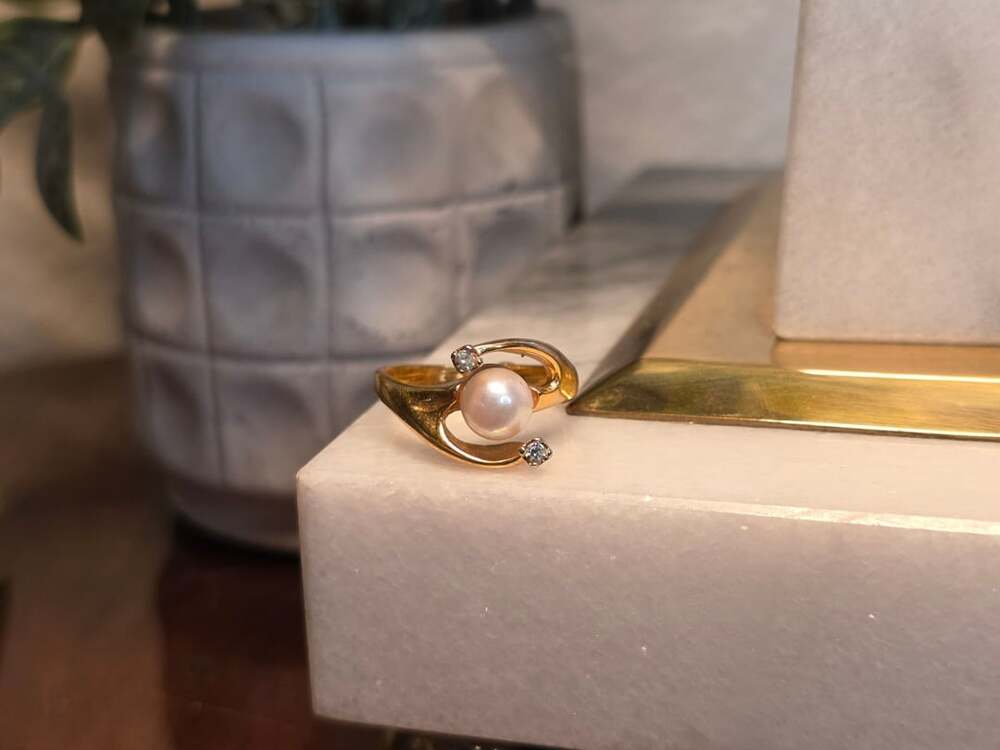 Vintage Faux Pearl Rhinestone Gold Tone Ring Sz 6.75